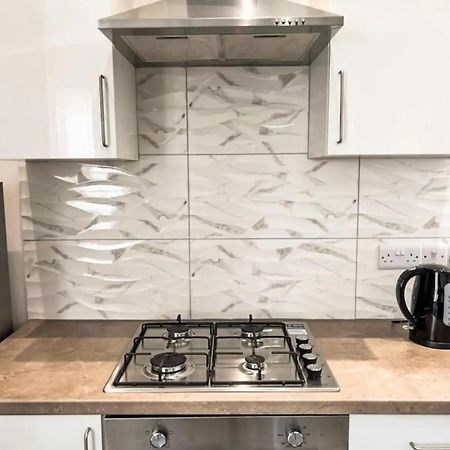 Lovely 1-Bedroom Apartment, Free Street Parking 뉴캐슬어폰타인 외부 사진