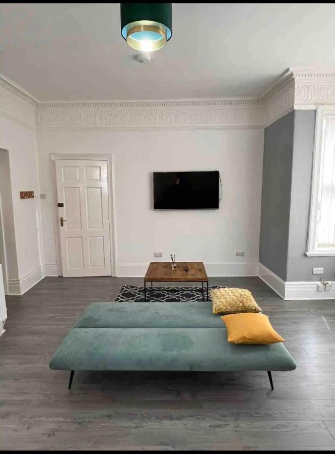 Lovely 1-Bedroom Apartment, Free Street Parking 뉴캐슬어폰타인 외부 사진