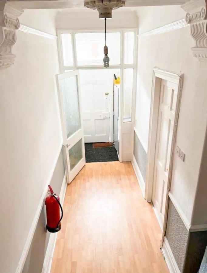 Lovely 1-Bedroom Apartment, Free Street Parking 뉴캐슬어폰타인 외부 사진