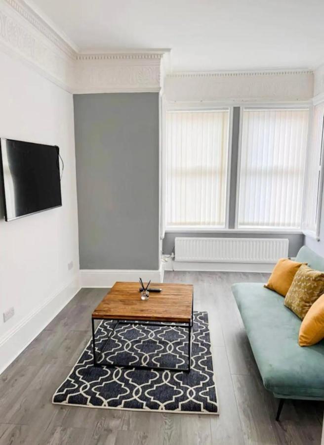 Lovely 1-Bedroom Apartment, Free Street Parking 뉴캐슬어폰타인 외부 사진