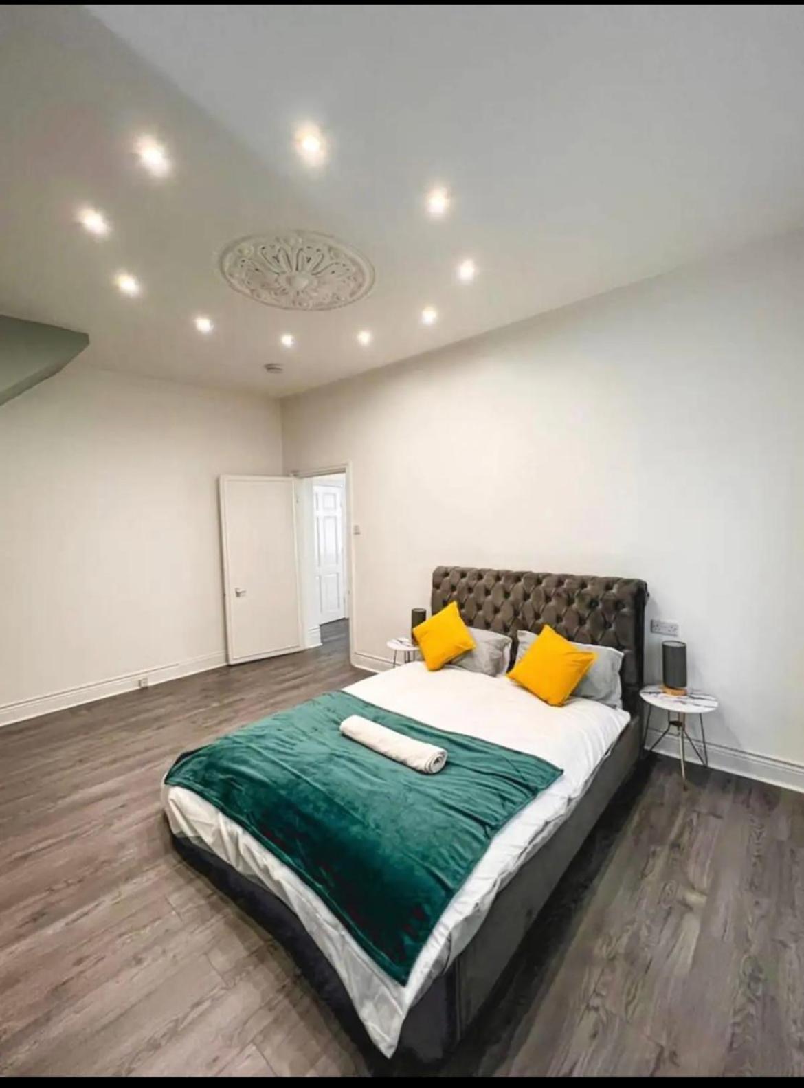 Lovely 1-Bedroom Apartment, Free Street Parking 뉴캐슬어폰타인 외부 사진